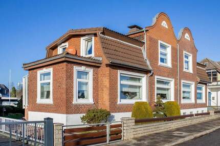 Altbau-Doppelhaushälfte in direkter Meerlage - Strande