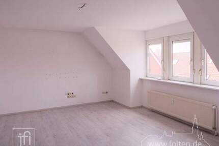 Großzügige Dachgeschosswohnung in Leer-Loga