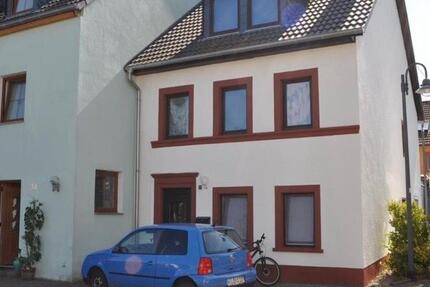 Großzügiges EFH mit Garten & 2 Stellplätzen - ab 01.05. - Osann-Monzel