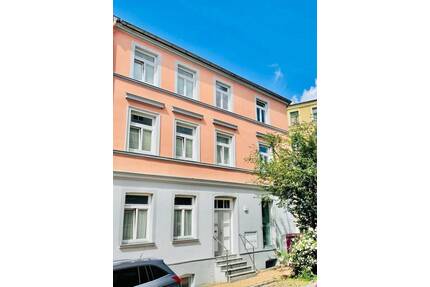 Gepflegtes Mehrfamilienhaus mit Gewerbeeinheit in zentraler Lage der Schweriner Feldstadt