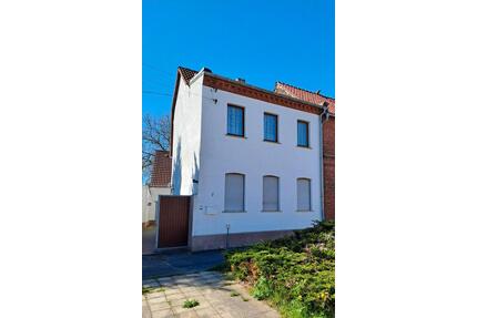 Reihenendhaus mit schönem Garten im Großraum Leipzig zu verkaufen - Raguhn-Jeßnitz Jeßnitz (Anhalt)