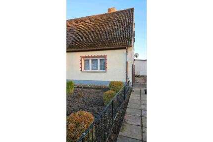 Haus zu verkaufen mit großen Hof und Bestahlung - Meyenburg