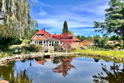 Beeindruckendes Landhaus-Anwesen mit Wintergarten- Pavillon, Oldtimer- Garage, eingezäuntem Weideland in Wiefelstede- Zentrum
