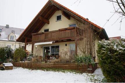 Wunderschönes Einfamilienhaus mit Kachelofen, Doppelgarage- Garten-90613 GroßhabersdorfOT Vincenzenbronn