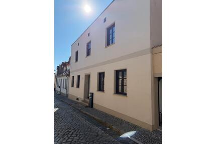 Einfamilienhaus mit kleinen Garten zur Miete - Bernburg (Saale)