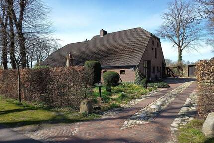 Bauernhaus in Alleinlage: Viel Platz für Liebhaber in Bockhorn-Grabstede