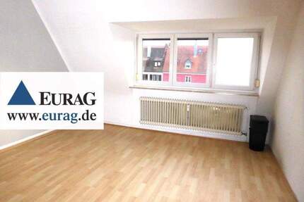 N-Eberhardshof: Helle und gemütliche 3-Zi-DG-Whg (2.OG o. Lift) in ruhiger Lage, EBK zur Ablöse - Nürnberg Seeleinsbühl