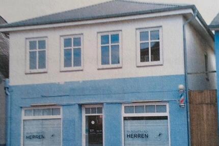 Wohn- und Geschäftshaus - 130.000,00&nbsp;EUR Kaufpreis, ca.&nbsp; 135,00&nbsp;m&sup2; in Leck (PLZ: 25917)