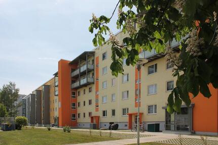 Sanierte 2-Raum-Wohnung mit Dusche und Balkon in ruhiger Lage - Gera Lusan