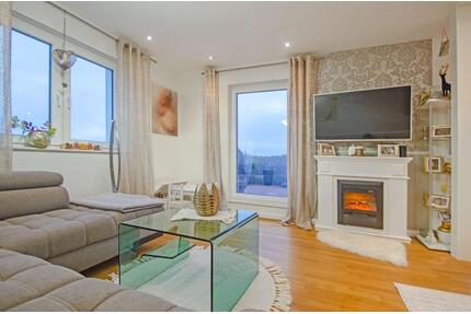 Hochwertige Dachgeschoss mit Einbauküche, Balkon und Carportstell - Gifhorn