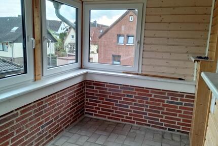 Charmante 3-Zimmer-Dachgeschosswohnung mit Wintergarten in ruhiger Lage - Garbsen