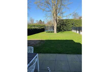 Luxuriöse Doppelhaushälfte! Modernes Wohnen im Grünen! Meerbusch!