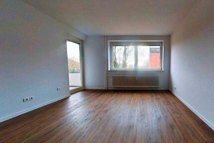 **Komfortabel ausgestattete 2-Zimmer-Wohnung mit BALKON und moderner EBK** - Rendsburg