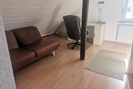 Charmantes Dachstudio möbliert - 600,00&nbsp;EUR Kaltmiete, ca.&nbsp; 32,00&nbsp;m&sup2; in Dreieich (PLZ: 63303)