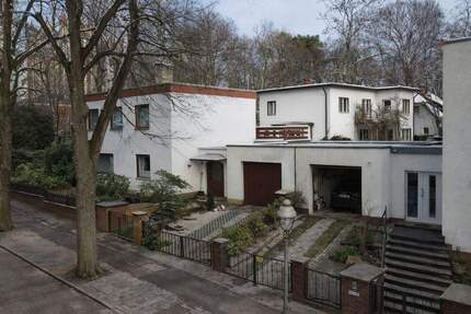 Gepflegtes Einfamilienhaus mit Garten und Garage in Berlin