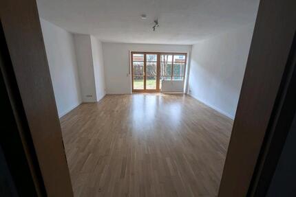 1 Zimmer Wohnung mit großem Garten - frisch renoviert - Germering