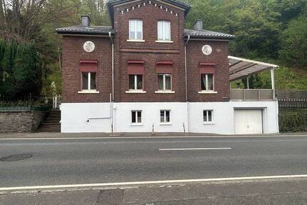 Denkmalgeschütztes Zweifamilienhaus mit großzügigem Garten, großer Terrasse und Garage zu verkaufen in Werdohl-Bärenstein…