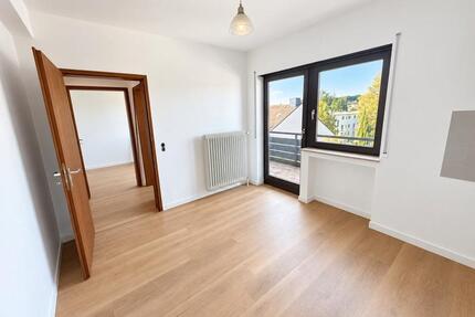 Einfamilienhaus mit Garten, Garage & 2 Balkonen in Aschaffenburg