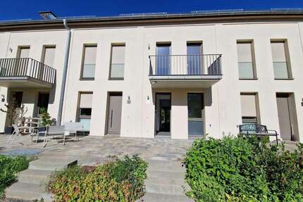 Haus zum Mieten in Stahnsdorf 1.950,00 € 143 m²