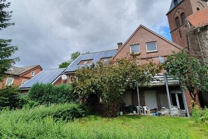 Ahlen-Vorhelm, eine 4-Zimmerwohnung mit Balkon im 1.OG eines 4-Familienhauses.