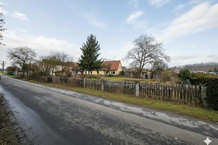 Wohhaus mit Stall- ud Garagengebäude 1948 m² großes Grudstück - Vestenbergsgreuth