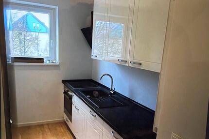 Möblierte zwei Zimmerwohnung mit Balkon und Stellplatz - Berlin Tempelhof-Schöneberg