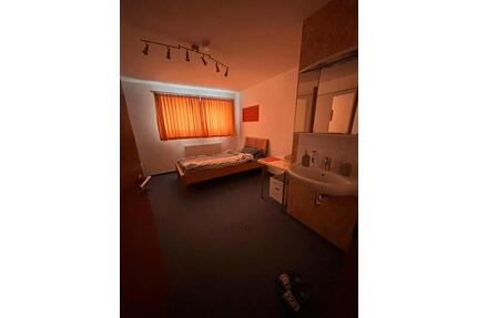 Room to rent - 430,00&nbsp;EUR Kaltmiete, ca.&nbsp; 18,00&nbsp;m&sup2; in Rottenburg am Neckar (PLZ: 72108)