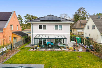 Hochwertiges Einfamilienhaus mit Pool und exklusiver Ausstattung in Toplage von Falkensee
