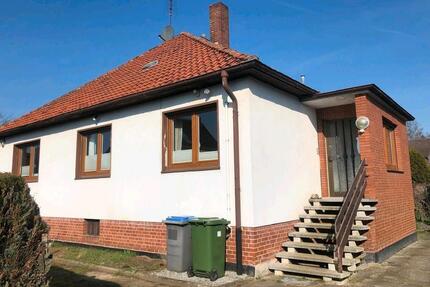 Einfamilienhaus in Peine - 1.200,00&nbsp;EUR Kaltmiete, ca.&nbsp; 100,00&nbsp;m&sup2; in Peine (PLZ: 31224)