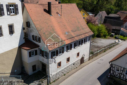 Mehrfamilienhaus-Potenzial im Ortskern Rieden - entkernt und vorbereitet - Rosengarten / Rieden