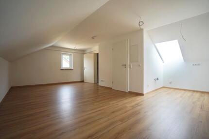 Wohnung DG 2 Zimmer, frisch renoviert sofort frei mit EBK - Schwandorf