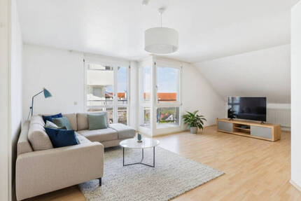 Gepflegte Wohnung mit Aussicht | Zwei Dachterassen | Tageslichtbad | TG-Stellplatz - Künzelsau