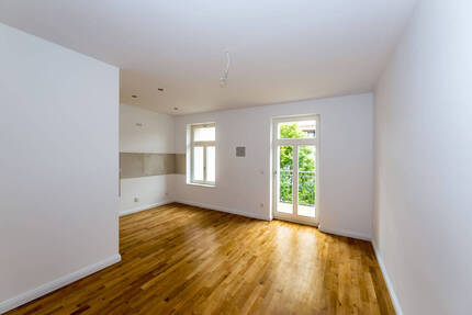 Topsanierung & Erstbezug - 2-Raum Traum mit Balkon, Wohnküche, Parkettfußboden, hochwertiges Duschbad, Abstellkammer im Flur - Rochlitz