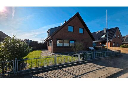 Große 2-Zimmer Erdgeschosswohnung in Heide mit Garten und Garage