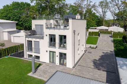 Haus zum Kaufen in Woltersdorf 1.990.000,00 € 245 m²