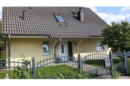 2 Wohneinheiten möglich - möbliertes Haus mit Poolprojekt & Potenzial - Falkensee