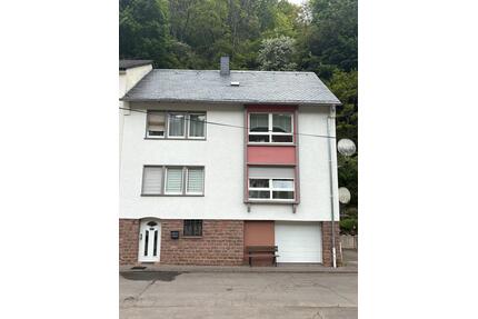 Zweifamilienhaus mit zwei Wohnungen, Garage und Stellplätzen in K - Kyllburg