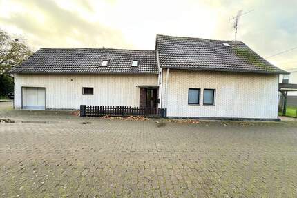 Sanierungsbedürftiges Haus mit großem Garten und Garage in idyllischer Feldrandlage - Langenfeld / Berghausen