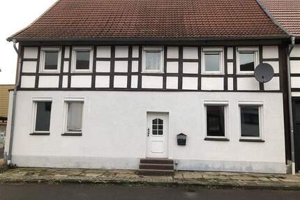 Großes Einfamilienhaus mit Nebengelass zum Ausbau - Calvörde