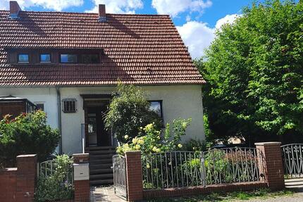 Gepflegte Doppelhaushälfte mit Garten, Anbau & Carport in Berlin