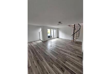 Frisch renovierte Maisonette|70qm|Balkon|Stellplatz|großer Keller - Freiberg am Neckar