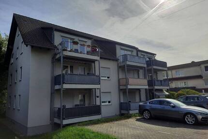 *Schöne renovierte DG-Wohnung mit Balkon zum mieten* - Hagen Boele