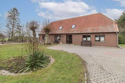 Perfekt für Tierhaltung: Zwei-Seitenhof mit Selbstversorgerbereich, Einliegerwohnung und viel Land - Süderholz Behnkenhagen