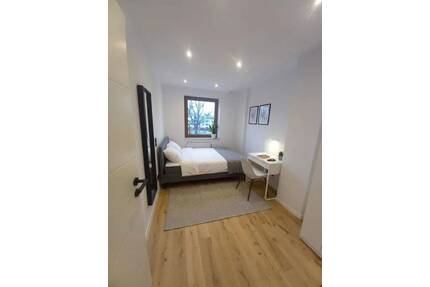 ***nur noch 1 Zimmer übrig***OBERSENDLING (München) - möblierte WG-Zimmer im 2. OG - 2 hochwertig möblierte Zimmer in einer frisch sanierten 5er-WG ·