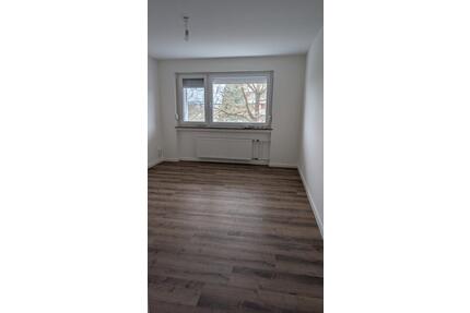 ab 01.05.26: Helle, neu renovierte 2-Zimmer-Wohnung, Weinweg - Regensburg Das Dörnberg