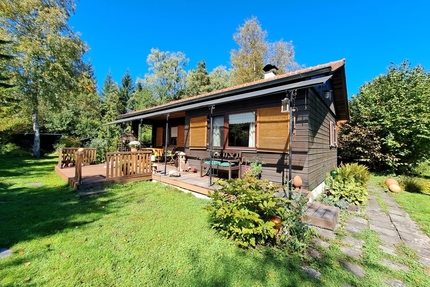 Idyllisches Grundstück am Wald in Kirchseeon mit einer Ferienimmoblie