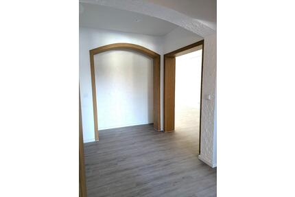 2,5-Z.-Wohnung mit Balkon und gr. Dachterrasse in Swisttal