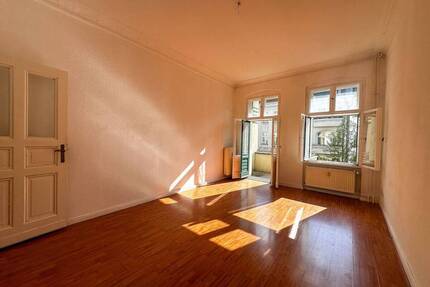 Großzügige Altbauwohnung mit Balkon und Berliner Zimmer im Kunger-Kiez