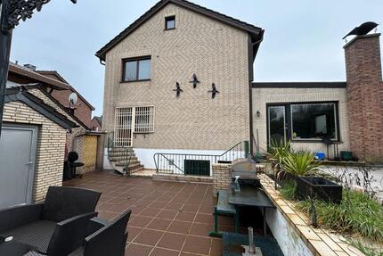 Freistehendes Einfamilienhaus auf großem Grundstück - Bedburg