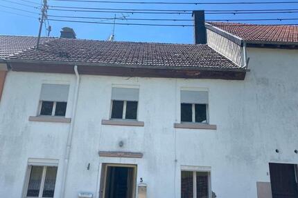 Haus zum Kaufen-Renovieren - 82.000,00&nbsp;EUR Kaufpreis, ca.&nbsp; 130,00&nbsp;m&sup2; in Pronsfeld (PLZ: 54597)